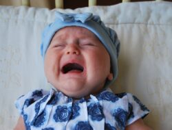 Bunda Wajib Tahu, Ini Sederet Tanda Awal Bayi Tumbuh Gigi