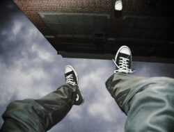 Wanita Muda Ditemukan Tewas usai Terjun Bebas dari Lantai 4