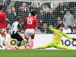 Manchester United Takluk dari  Newcastle 4-1, Barnes Cetak Dua Gol
