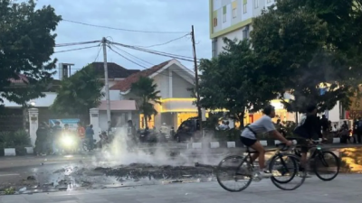 Aksi Solidaritas Ojol di Solo Berakhir Ricuh, Gas Air Mata Penuhi Shelter Manahan