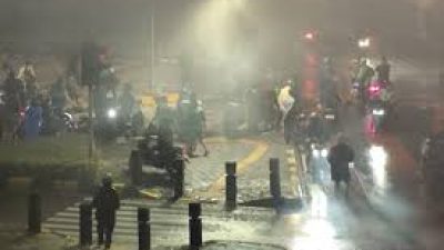 Aksi Ojol di Mako Brimob Berujung Ricuh, Gas Air Mata Dibalas Kembang Api