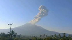 PVMBG Minta Warga Pakai Masker Usai Erupsi Gunung Lewotobi Laki Laki Lontarkan Abu Ribuan Meter